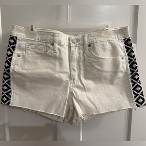 Universal Thread white shorts 12/31R